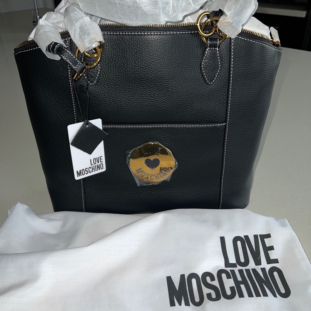 Moschino LOVE Real leather tote bag Borsa Vitello Black-New With Tags.
2 handle